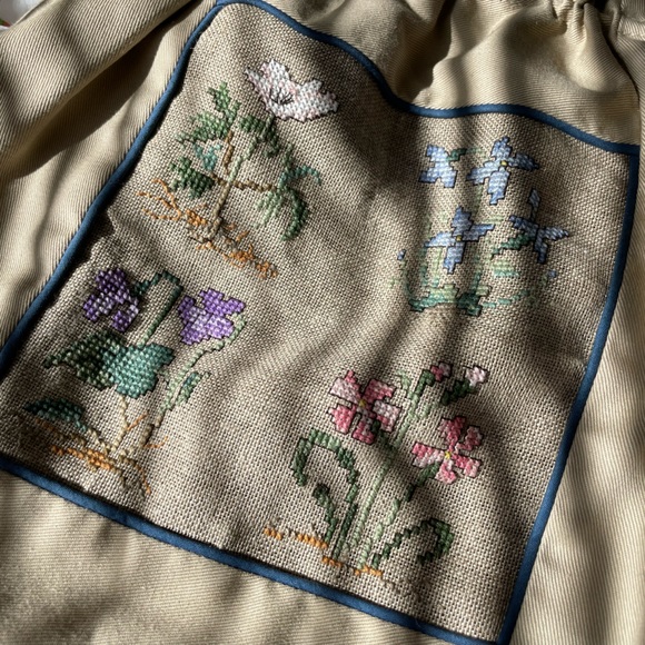 ~handmade embroidered cottagecore purse~ - Picture 3 of 3